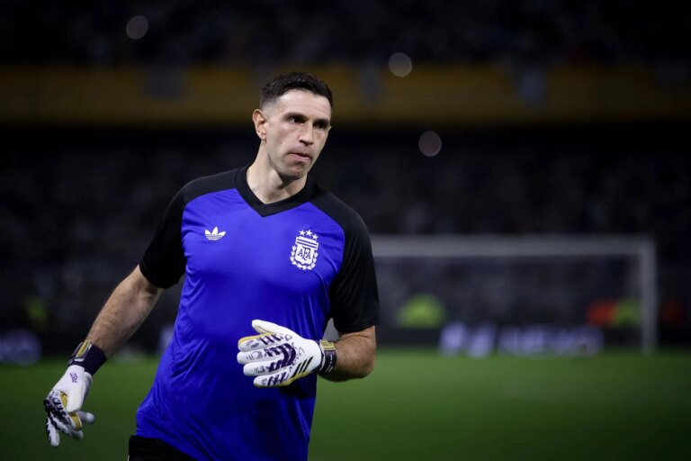 Mercado: Por que a Juventus enfrenta obst&aacute;culo para contratar Dibu Mart&iacute;nez
