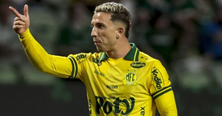 Atacante revelado pelo Coritiba troca clube do Brasileirão para brigar pelo acesso