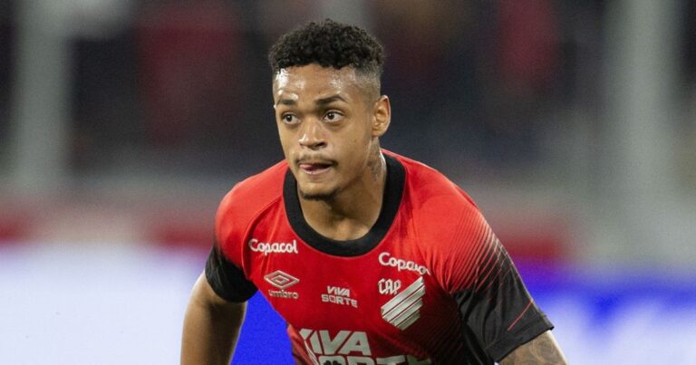 Athletico deixa Léo Derik de fora do jogo contra o Bragantino