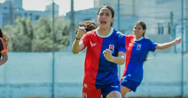 Irmãs gêmeas se destacam em goleada da equipe feminina do Paraná Clube