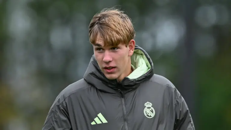 Quem &eacute; o jovem goleiro ucraniano que fugiu da guerra e foi chamado por Mourinho no Real Madrid