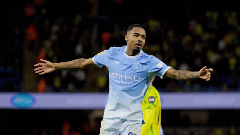 Estreia dos sonhos no Manchester City faz Allan igualar brasileiros e ganhar moral com Maresca