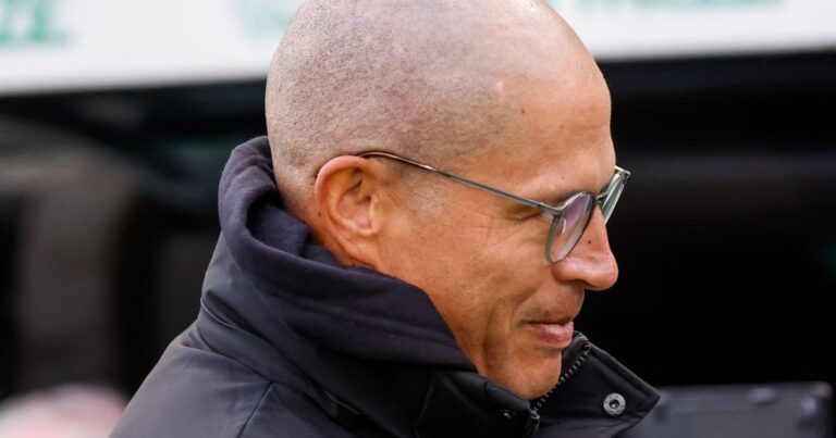Em jejum, Alex entra na reta decisiva da Série B antes de definir futuro
