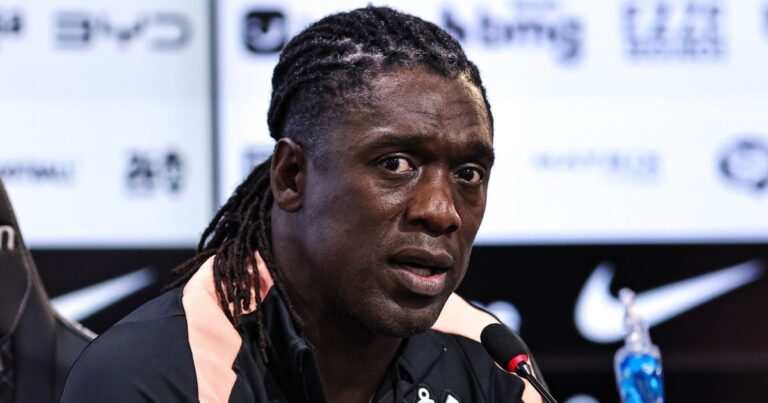 Ex-Coritiba e seleção faz alerta sobre Seedorf no Corinthians