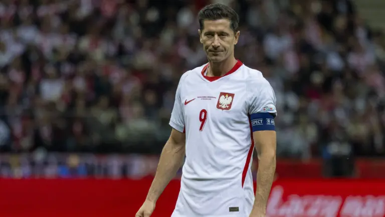 &lsquo;Ele &eacute; o jogador que muda o jogo&rsquo;: Lewandowski revela torcida por azar&atilde;o na Bola de Ouro